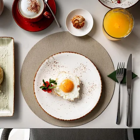 Eden Roc فندق بوسيتانو