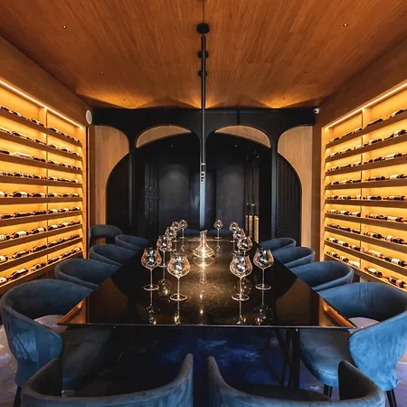 فندق Eden Roc بوسيتانو