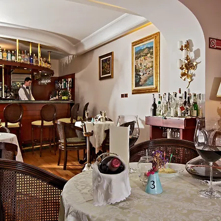 فندق Eden Roc 4*