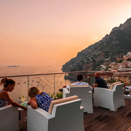 Eden Roc بوسيتانو