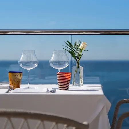 Eden Roc بوسيتانو