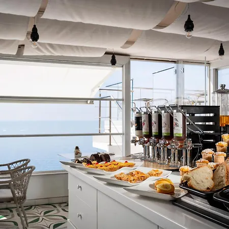 Eden Roc Hotel 4*