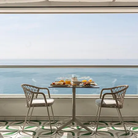Eden Roc Hotel