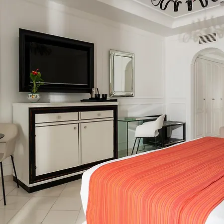 Eden Roc Hotel 4*